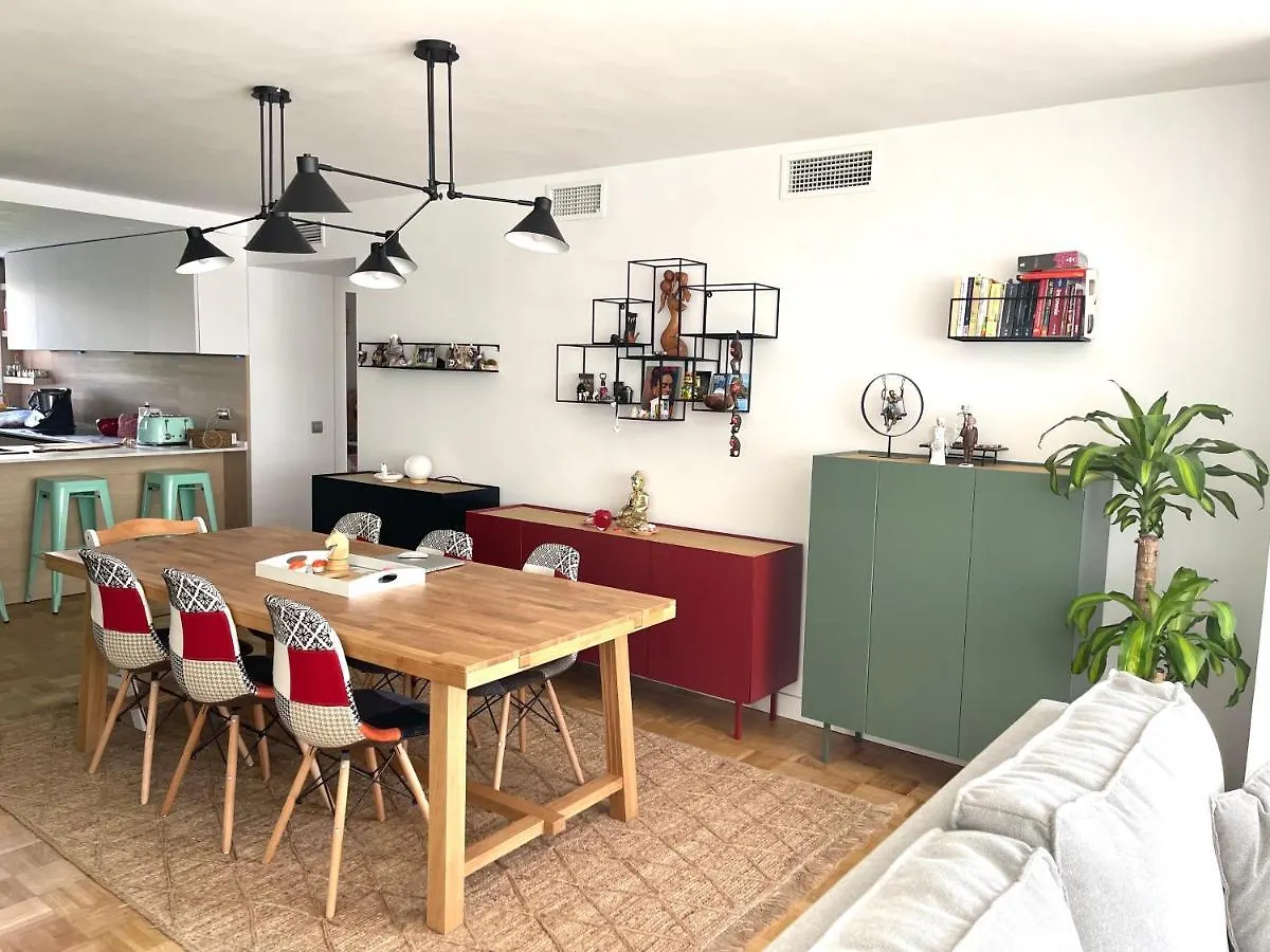 Contactos de Modern 3 Bedroom Apartment Situated In Luxury Beachfront Gated Community