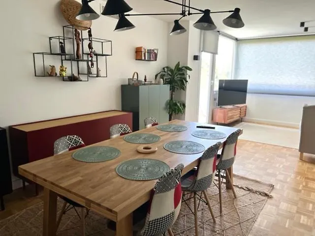 Modern 3 Bedroom Apartment Situated In Luxury Beachfront Gated Community 托雷莫利诺斯 西班牙